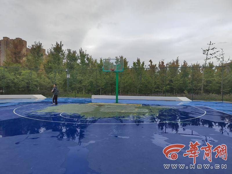 为民办实事丨雁南公园一块篮球场塑胶损坏存隐患 回复：尽快维修